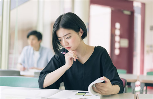 雅思口语高分突破：十大核心技巧与实战要点